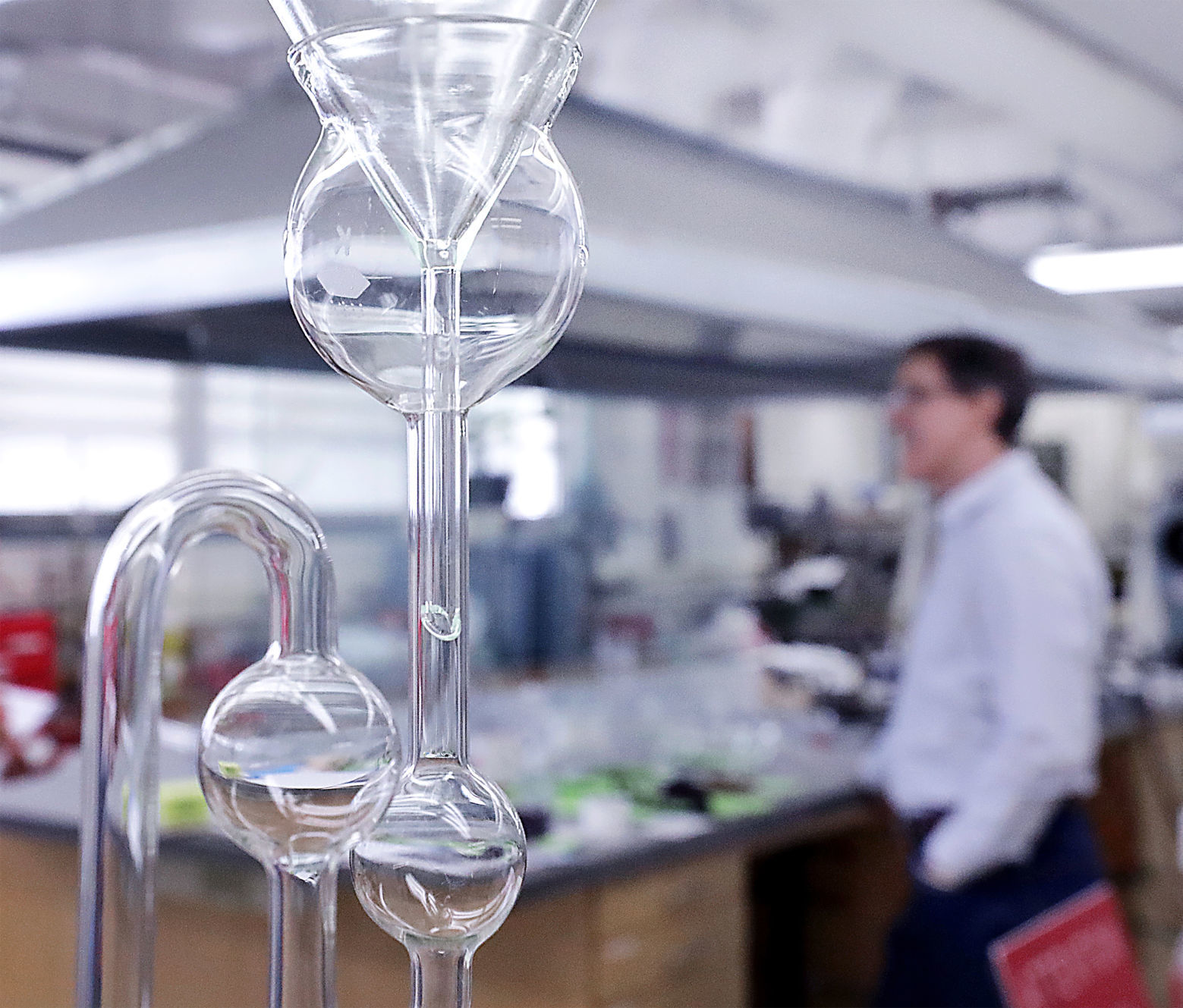 033119-wsj-news-science-glass5